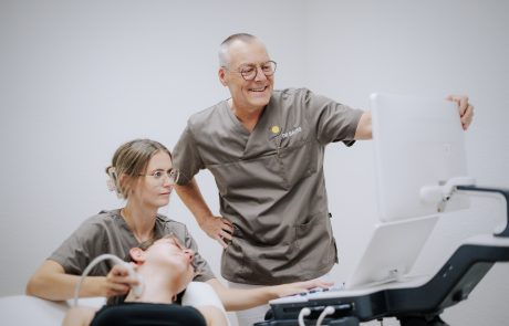 Patienten-Untersuchung mit Ultraschall, Neurologische Praxis Dr. Hartmut Bauer, Euskirchen Patienten-Untersuchung mit Ultraschall, Neurologische Praxis Dr. Hartmut Bauer, Euskirchen