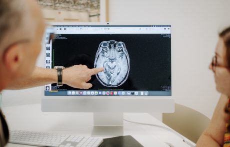 Patienten-Untersuchung am Gehirn und Besprechung der Ergebnisse, Neurologische Praxis Dr. Hartmut Bauer, Euskirchen Patienten-Untersuchung am Gehirn und Besprechung der Ergebnisse, Neurologische Praxis Dr. Hartmut Bauer, Euskirchen